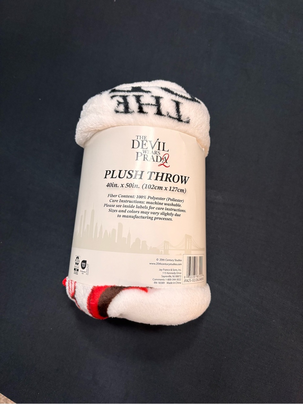 The Devil Wears Prada Plush Throw - NWT - Picture 2 of 5